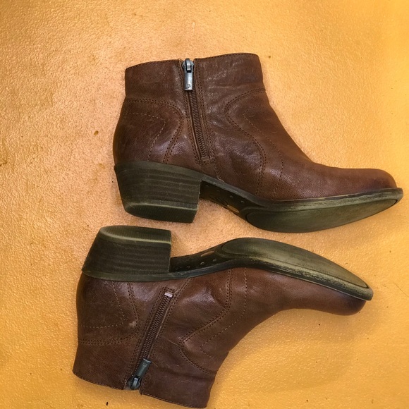 Lucky Brand Tan Booties - Picture 4 of 8